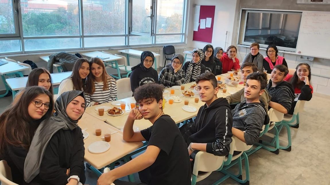 Okul sağlığı ve beslenme dostu projeleri kapsamında sağlıklı öğlen  yemeği etkinliği düzenledik 
